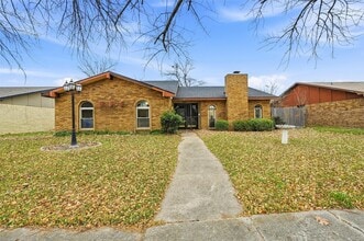 Building Photo - 2102 Lewis Trail