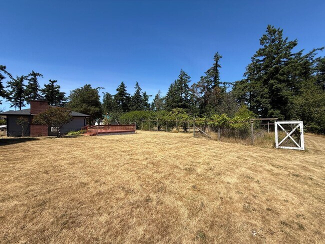 Building Photo - 3 Bed, 1 Bath Single Level Home For Rent in Port Townsend!