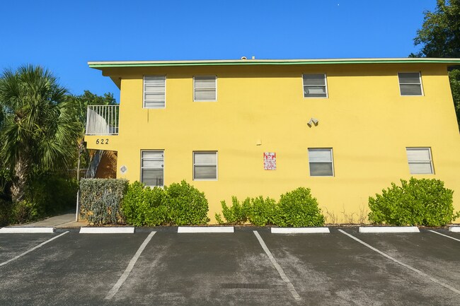 Building Photo - 622 NE 14th Ave