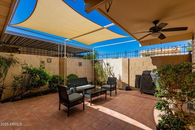 Building Photo - 8490 E Chaparral Rd