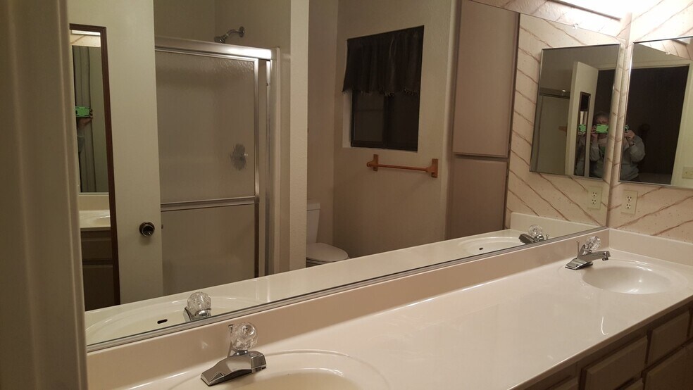 Building Photo - 853 Ensenada Dr