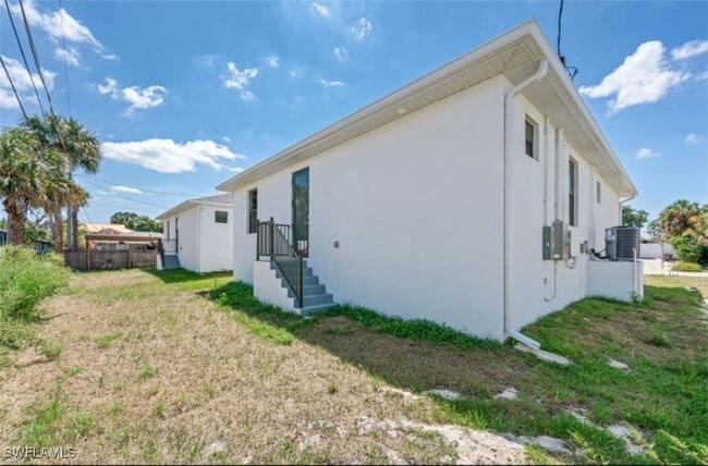 Building Photo - 11671 Pawley Ave