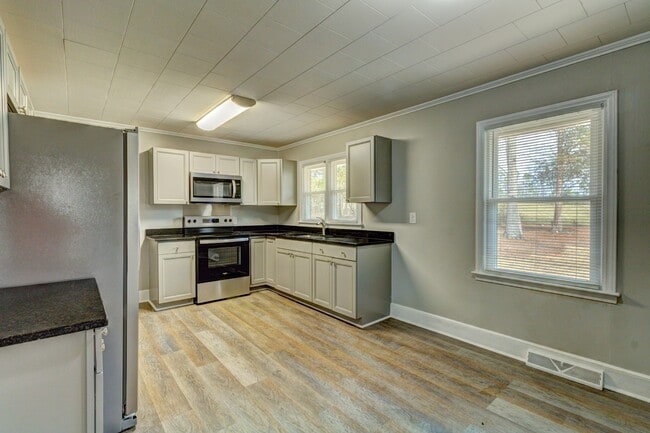 Building Photo - 136 Pony Barn Rd