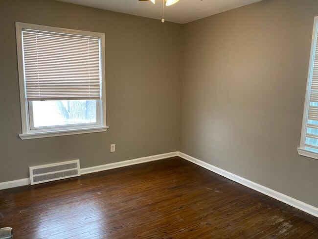 Building Photo - 3  Bedroom Home In Roseville