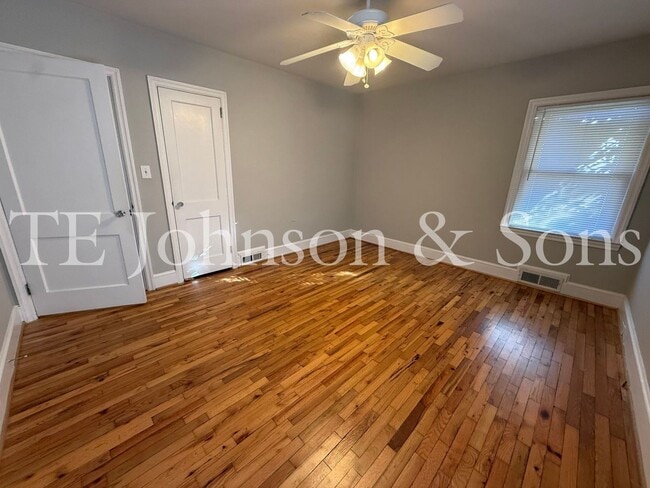 Building Photo - 864 Fenimore St