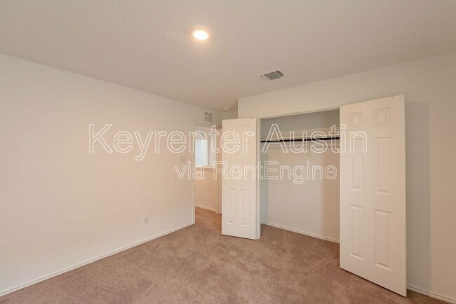 Building Photo - 1520 Holly Lk Dr