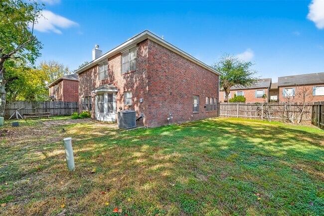 Building Photo - 8366 Golf Green Cir