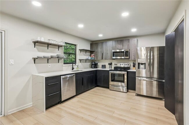 Building Photo - 2158 Wells Dr SE