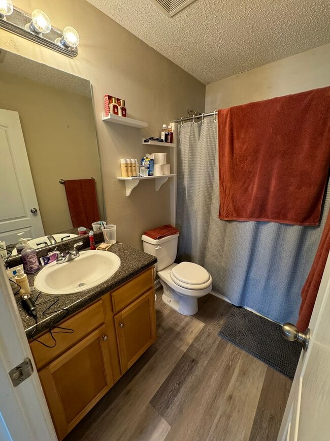 Building Photo - Awesome Standalone Townhouse at Bridgewater!