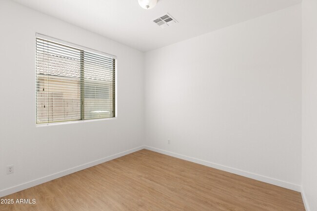 Building Photo - 8758 West Myrtle Ave