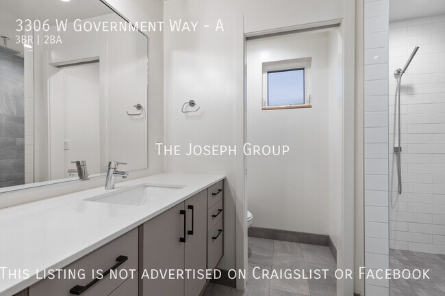 Building Photo - Stunning Magnolia 3 bed w/rooftop deck