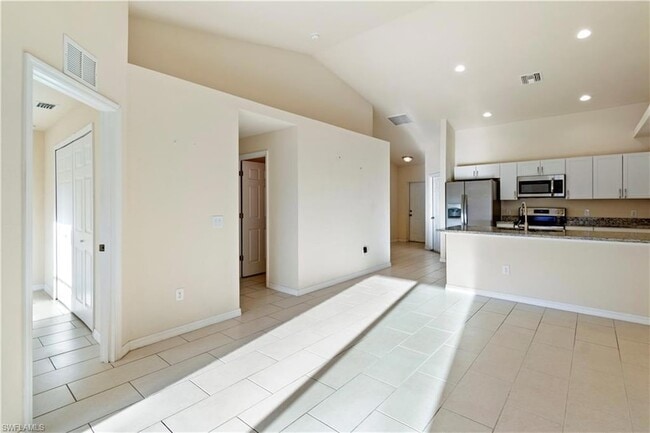 Building Photo - 510 Skyline Blvd