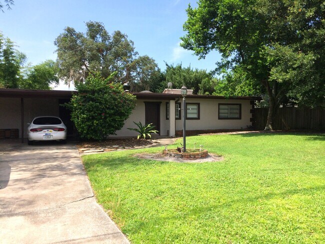 Building Photo - 6714 Nina Rosa Dr