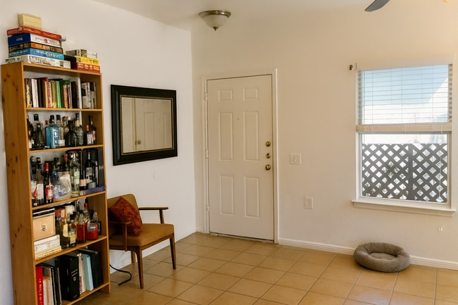 Building Photo - 1707 Chestnut Ave