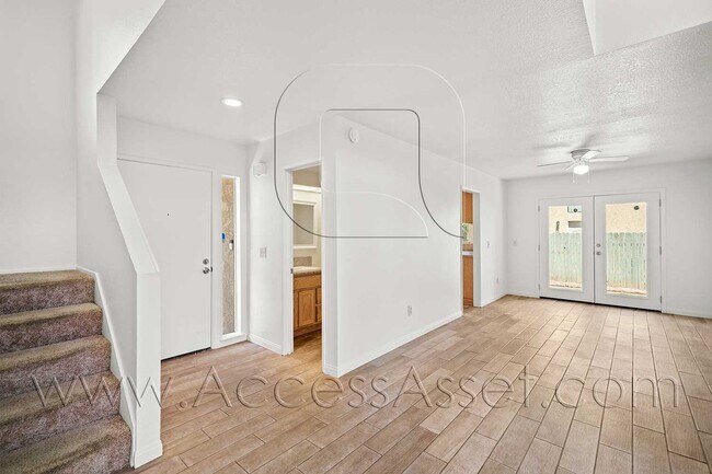 Building Photo - 661 Parkview Dr