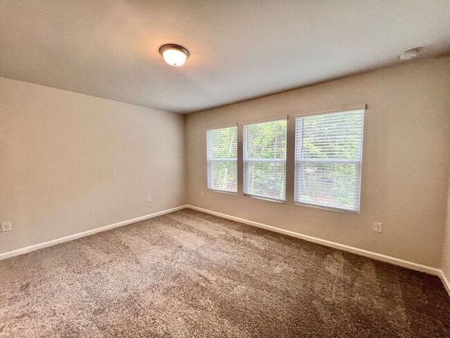 Building Photo - 812 McKenzie Pk Ter