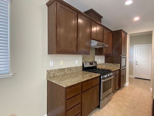 Building Photo - Dublin Ranch 4 Bed & Loft, 3 Bath, close t...