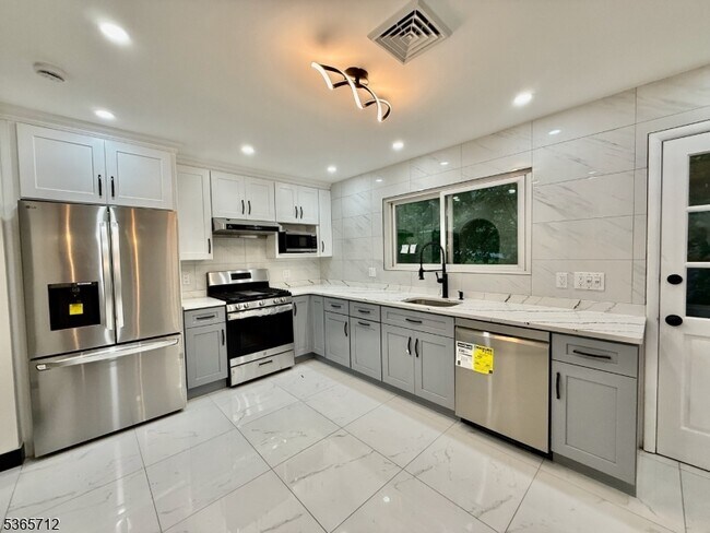 Building Photo - 53 Pine Grove Rd