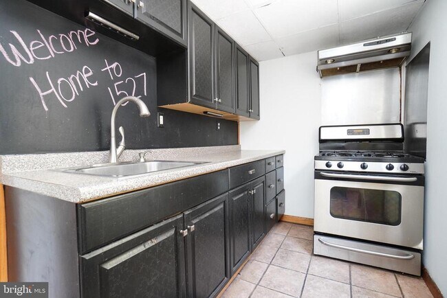 Building Photo - 1527 S 10th St