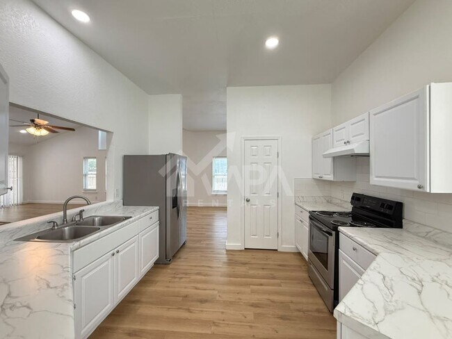 Building Photo - 9840 Logans Ridge Dr