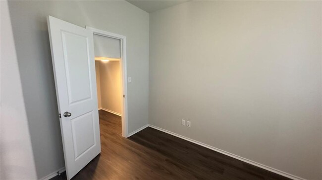 Building Photo - 129 Goldfinch Dr