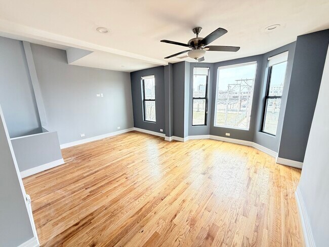 Building Photo - 113 S Paulina St