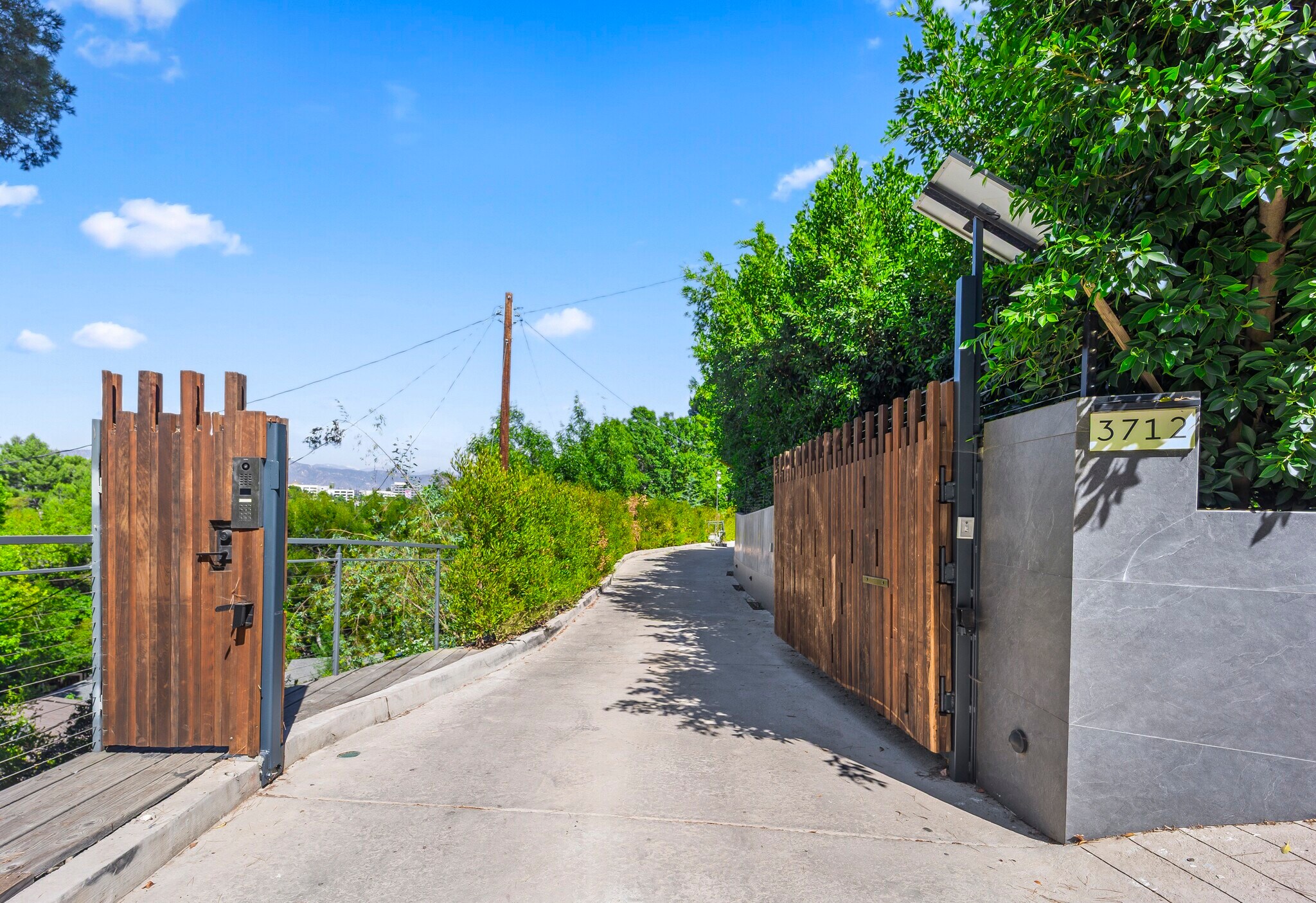 Building Photo - 3712 Broadlawn Dr