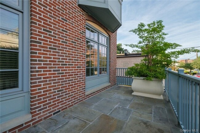 Building Photo - 55 1st St