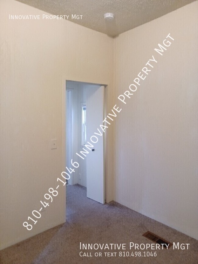 Building Photo - 302 Pine St