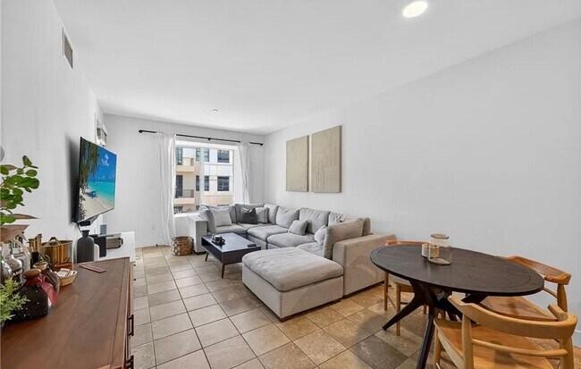 Building Photo - **150 The Promenade N #415 Long Beach** Upstairs Spacious 2 bedroom 2 bath !!2 weeks free OAC!!