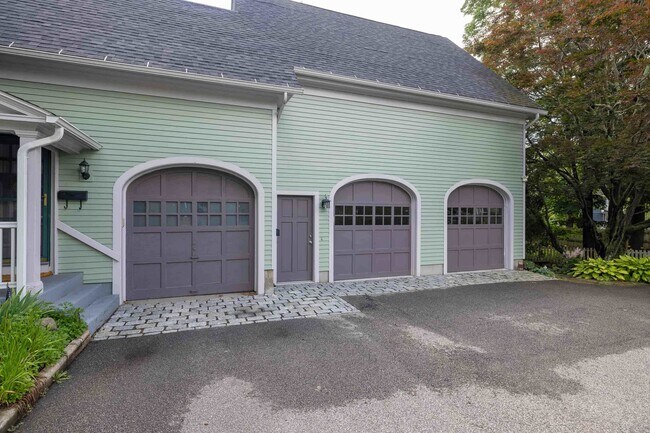 Building Photo - 699 Middle Street