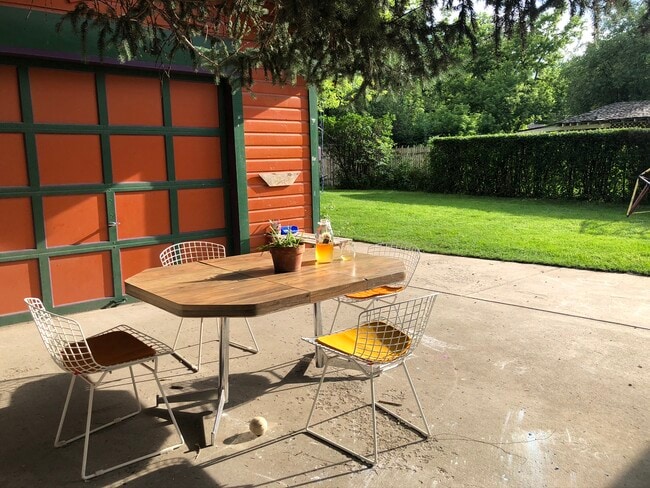 Building Photo - 1209 W Mountain Ave