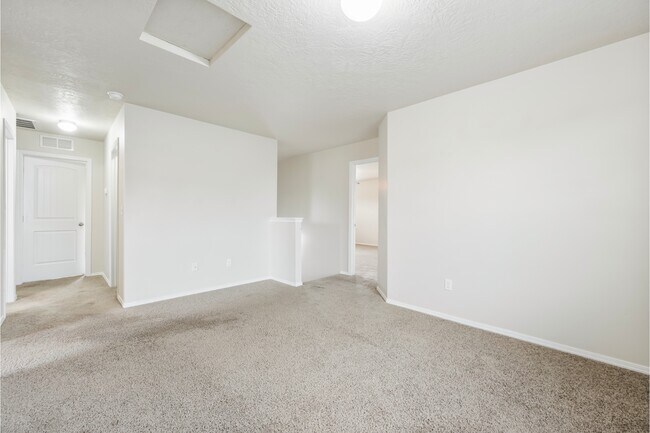 Building Photo - 1860 E Adelaide Dr