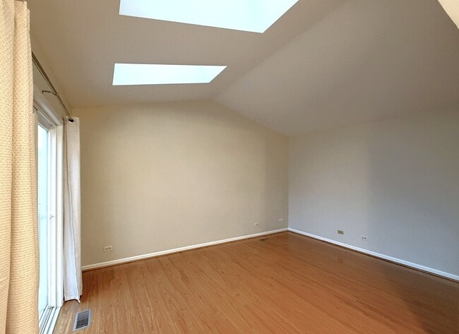 Building Photo - 800 Stanford Ln