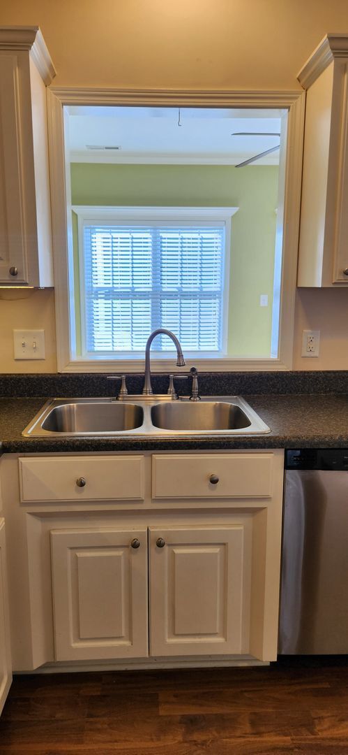 Building Photo - 2BR, 2.5BA Townhome in Middleton Place