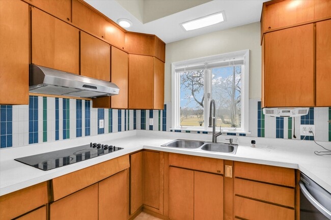 Building Photo - 1803 Golfview Dr