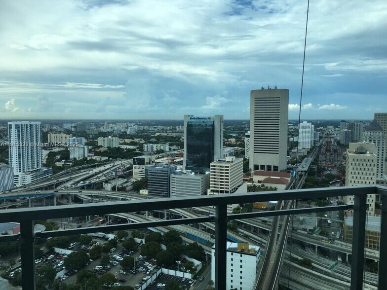 Building Photo - 90 SW 3rd St