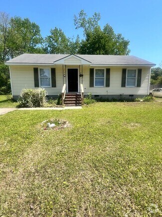 Building Photo - Three Bedroom Two Bath Home
