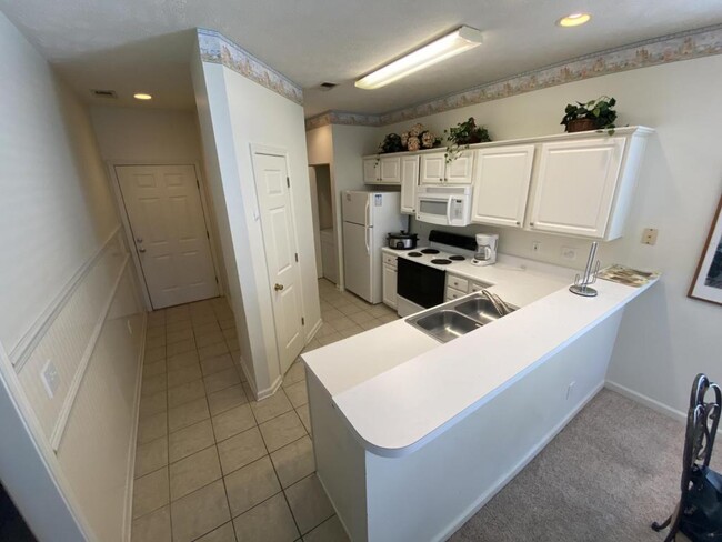 Building Photo - 620 River Oaks Dr