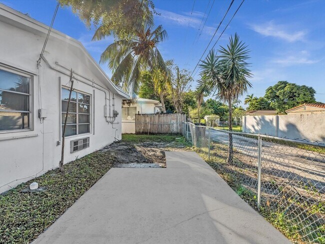 Building Photo - 2191 NE 172nd St