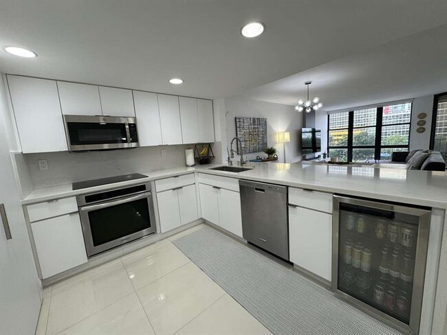 Building Photo - 1915 Brickell Ave