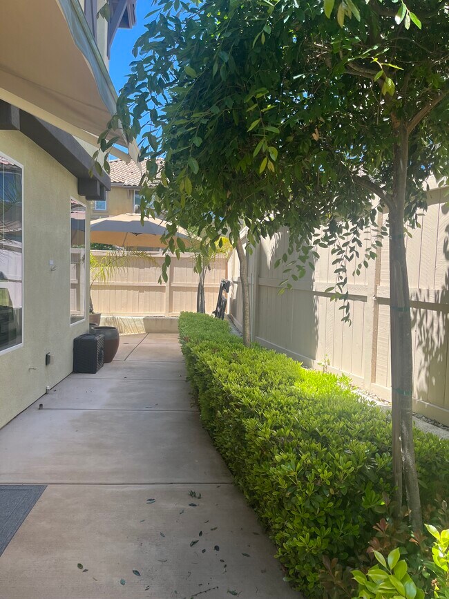 Building Photo - 1580 Chert Dr