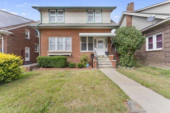 Primary Photo - 152 Ford Ave