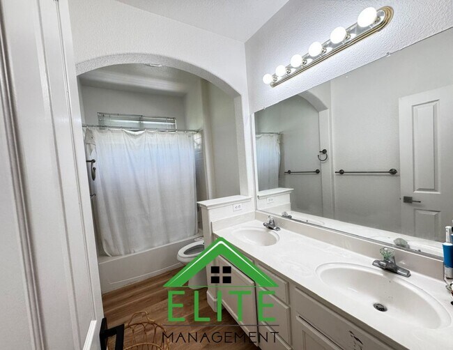 Building Photo - Scenic View Balcony and Beautiful 4-Bedroo...