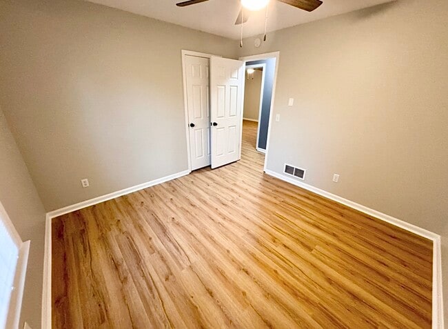 Building Photo - 113 Meadow Ln