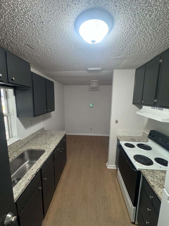 Building Photo - 4484 Binghamton Dr