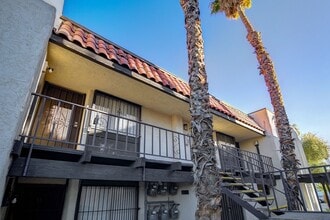 Building Photo - 1440 E Vegas Valley Dr