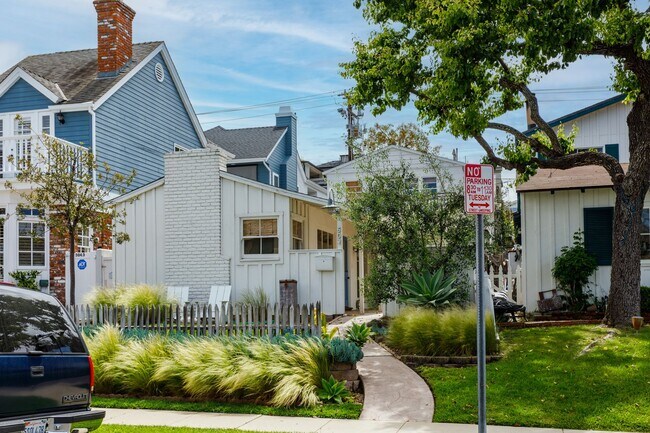 Building Photo - 502 Poinsettia Ave