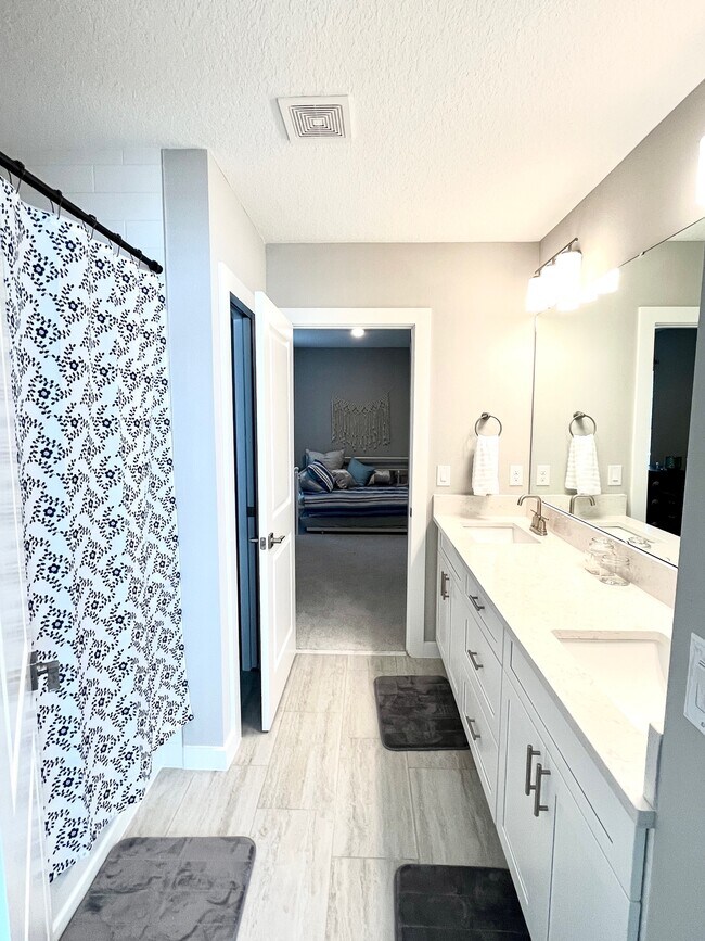 Building Photo - 6307 S Roberts Ave