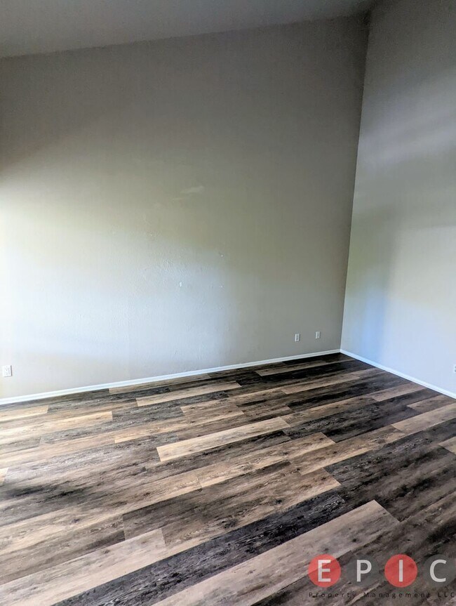 Building Photo - Beautiful Condo in Great Location!